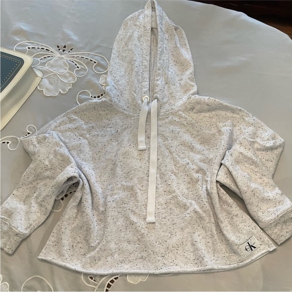 CK Cropped Hoodie & Cuffed Highrise Shorts Off White & Black Speckled Lounge Set - Picture 3 of 13